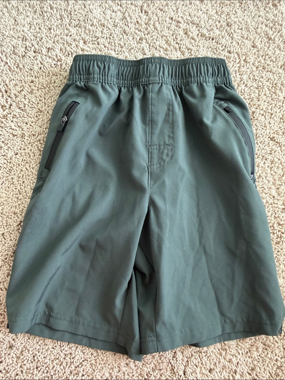 Leg3nd Boys Dark Olive Green Athletic Shorts with Zipper Pockets size small 8